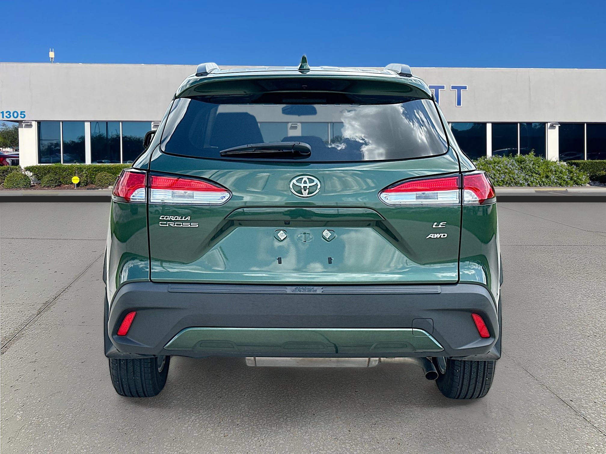 Used 2024 Toyota Corolla Cross LE w/ Moonroof Package AWD/4WD image 6