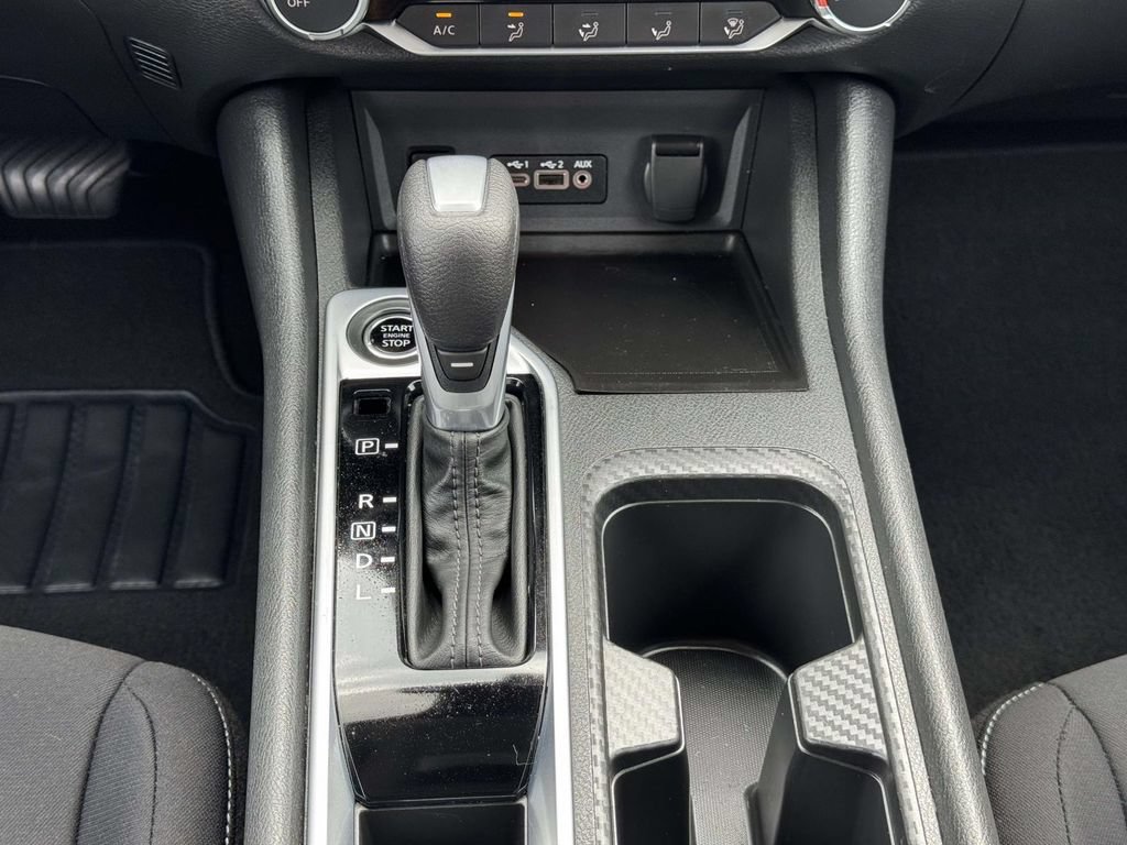 Used 2025 Nissan Sentra SV FWD image 8