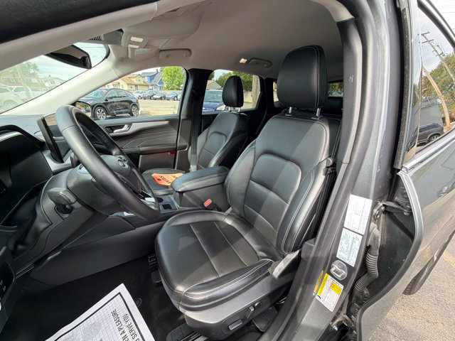 Certified 2025 Ford Escape Platinum AWD/4WD image 21