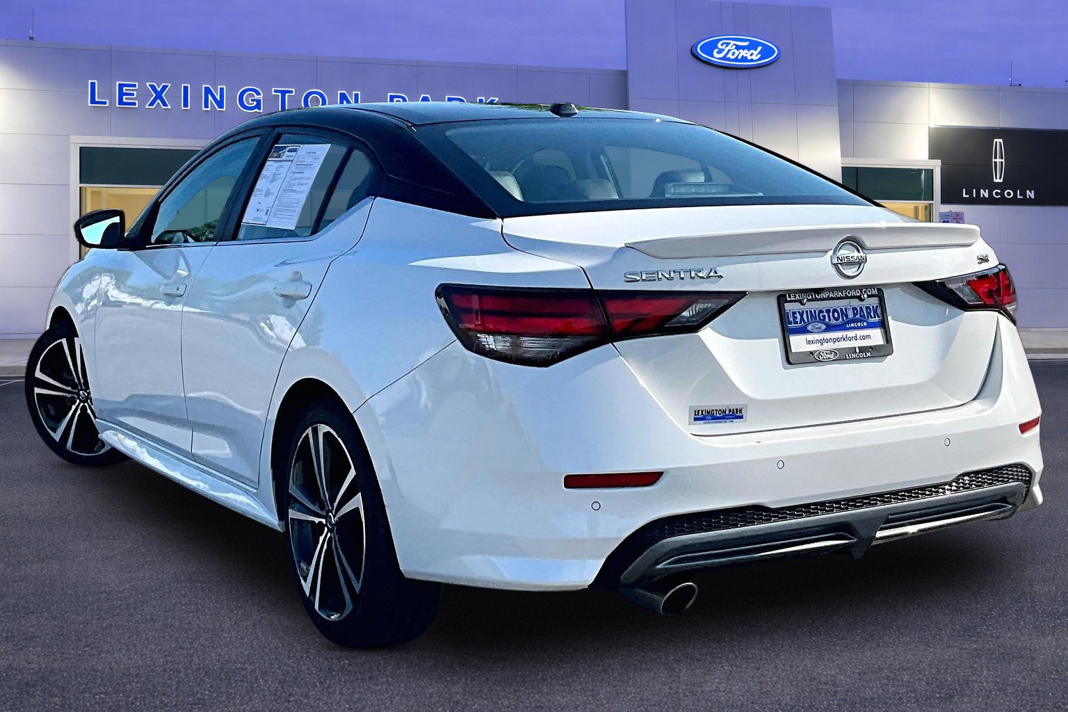 Used 2020 Nissan Sentra SR w/ Premium Package FWD image 4