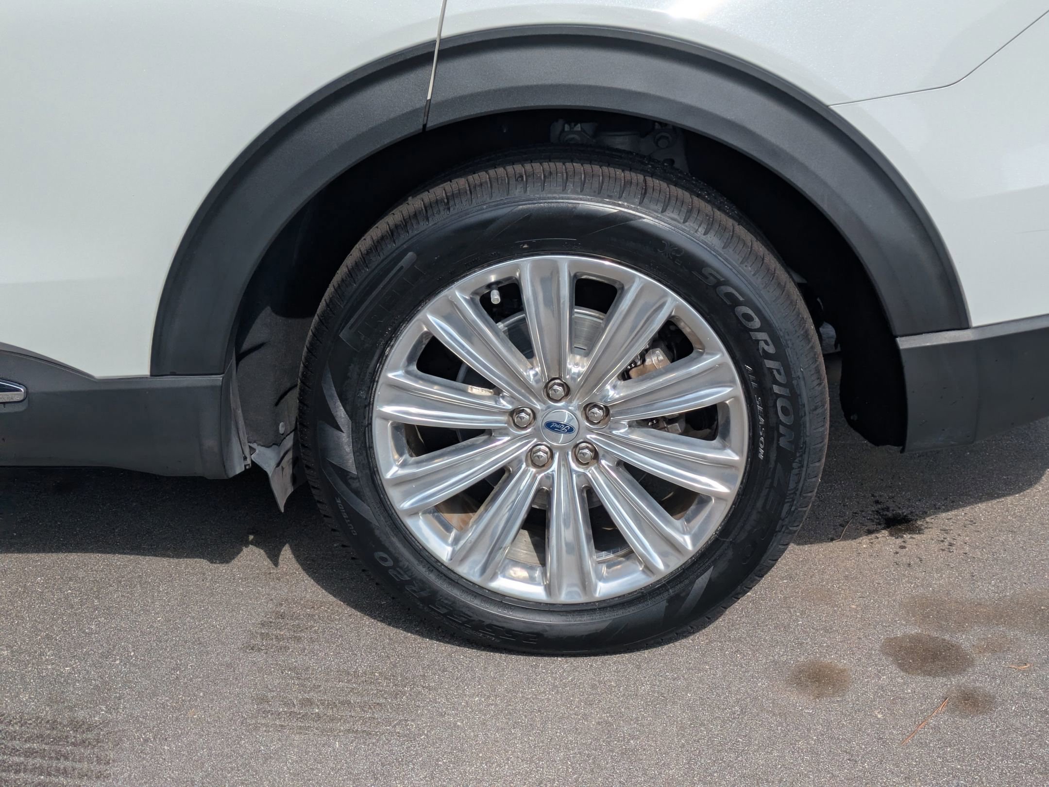 Certified 2022 Ford Explorer Limited w/ Equipment Group 301A image 8