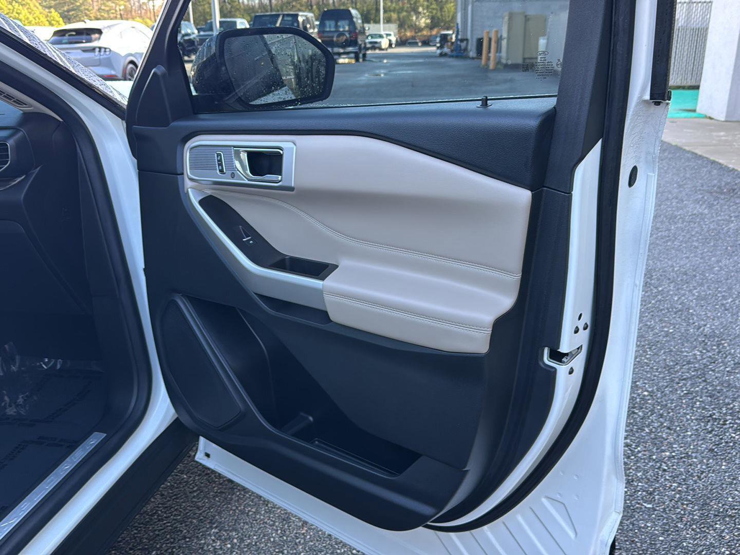 Certified 2022 Ford Explorer Limited w/ Equipment Group 301A image 12