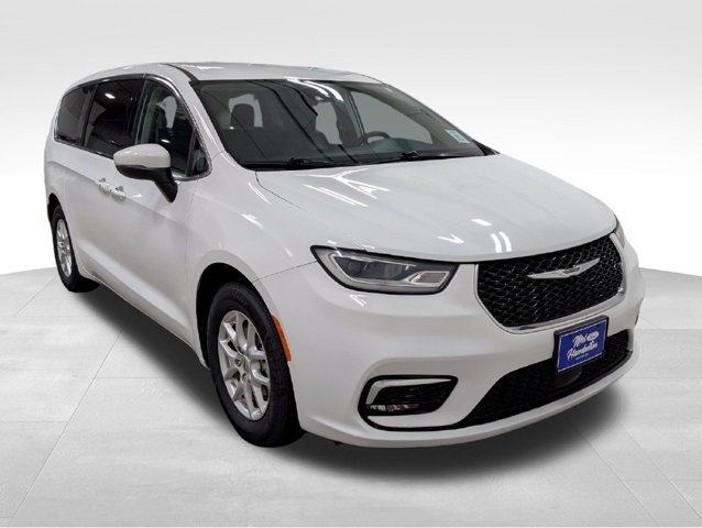 Used 2023 Chrysler Pacifica Touring-L FWD image 16