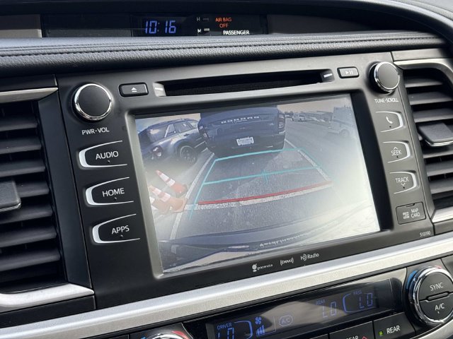Used 2019 Toyota Highlander XLE FWD image 33