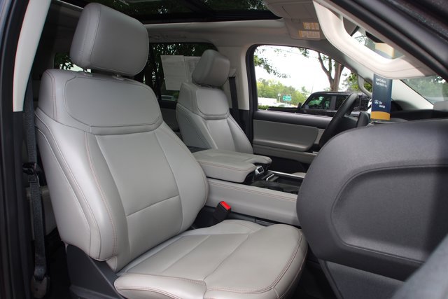 Certified 2025 Ford Expedition Active AWD/4WD image 11