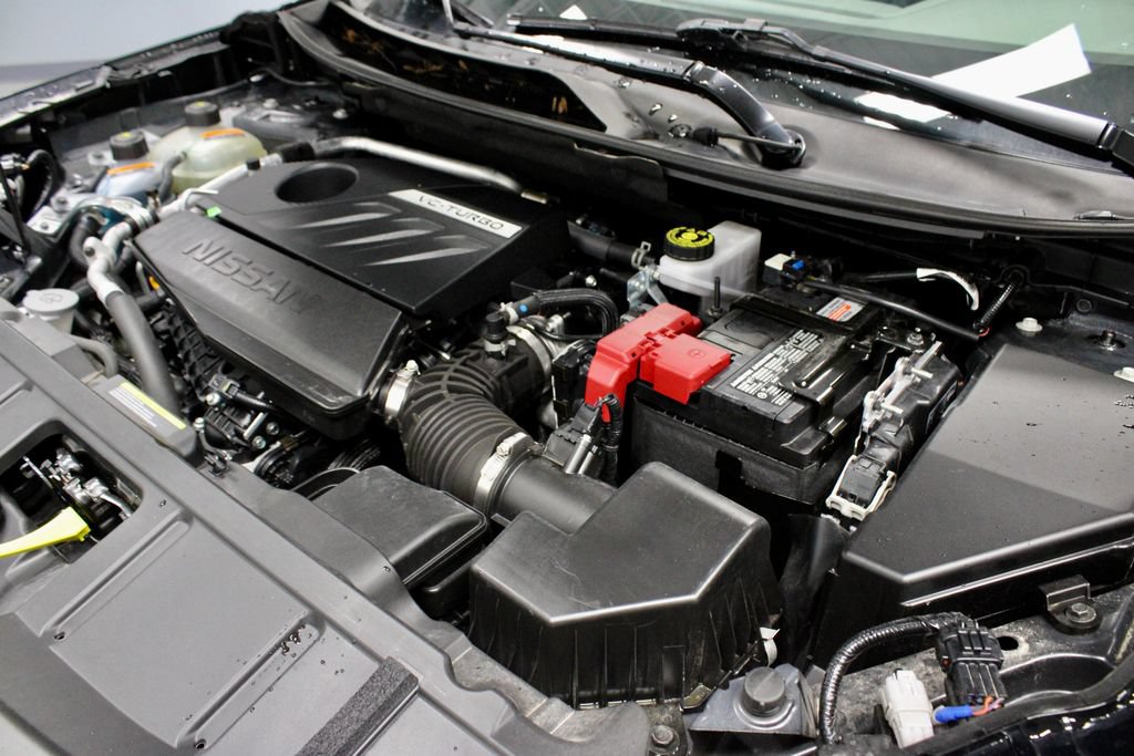 Used 2025 Nissan Rogue SL AWD/4WD image 16
