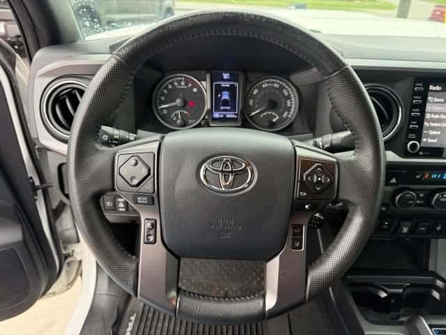 Used 2020 Toyota Tacoma TRD Sport w/ TRD Premium Sport Package AWD/4WD image 19