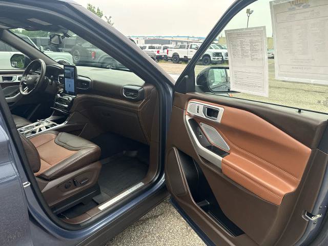 Certified 2021 Ford Explorer King Ranch w/ Premium Technology Package AWD/4WD image 15