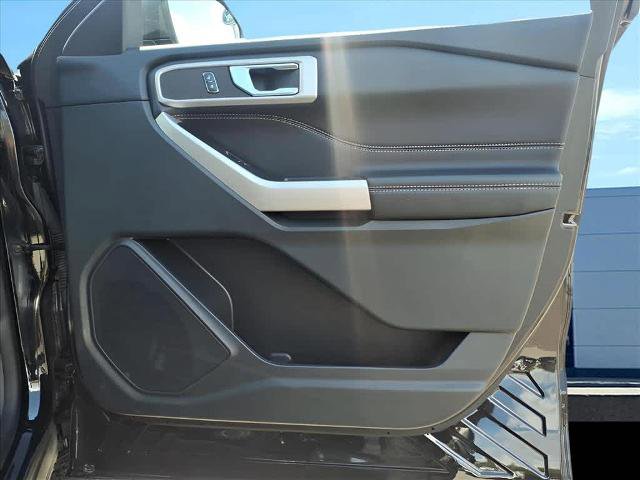 Certified 2022 Ford Explorer XLT w/ Equipment Group 202A image 10