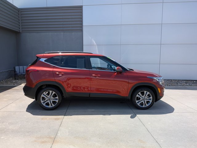 Used 2023 Kia Seltos S w/ Navigation Package FWD image 3