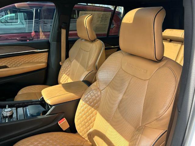 Used 2023 Jeep Grand Cherokee Summit w/ Adv Protech Group IV AWD/4WD image 22