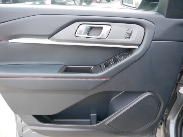 Certified 2025 Ford Explorer ST-Line w/ ST-Line Street Pack image 9
