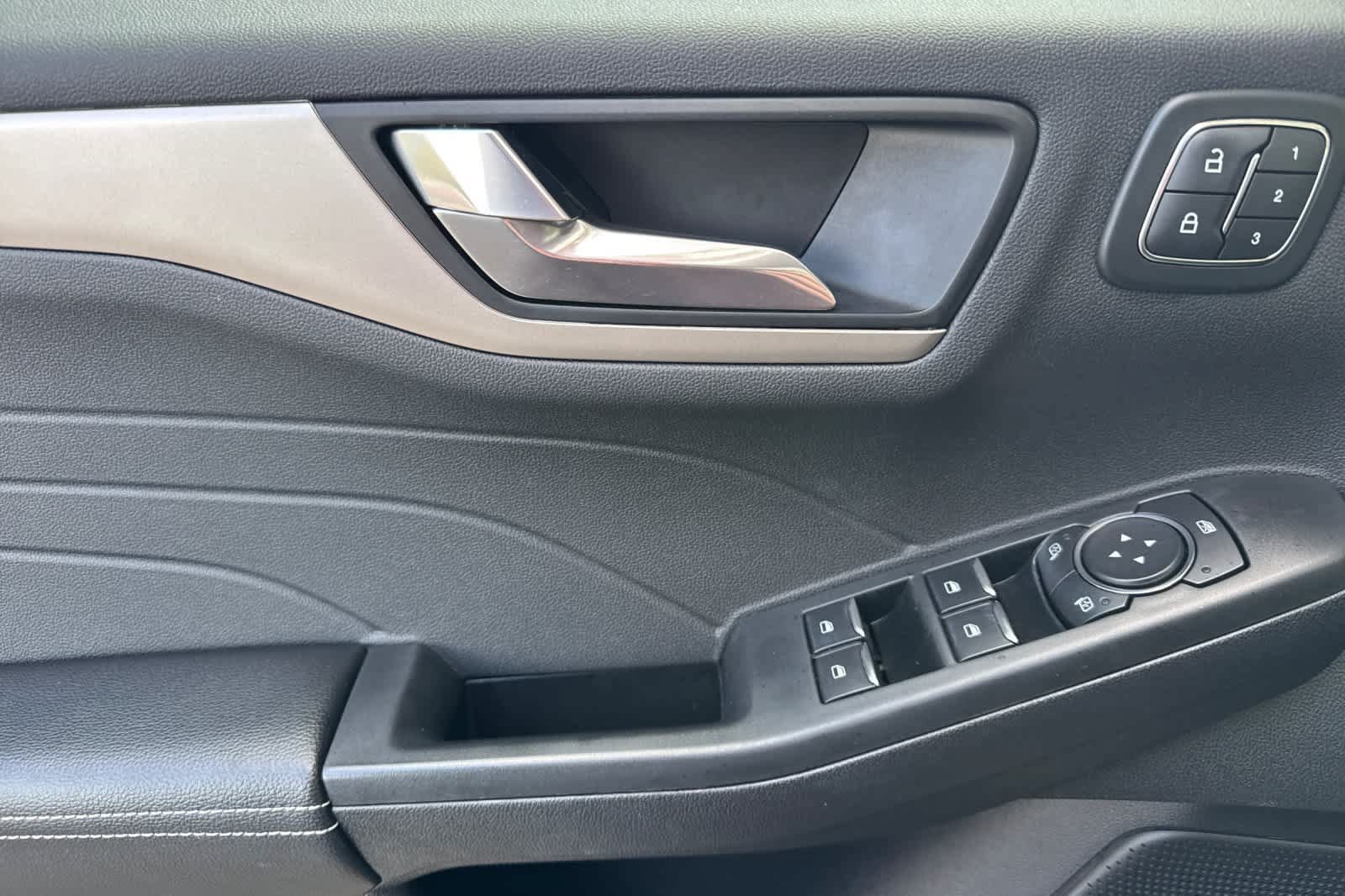 Certified 2022 Ford Escape SEL w/ Technology Package FWD image 12
