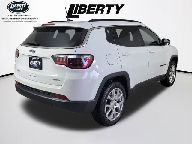 Used 2023 Jeep Compass Latitude image 3