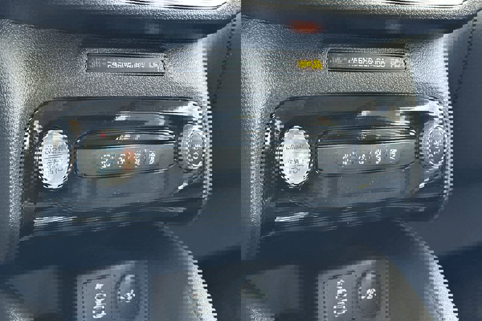 Certified 2025 Ford Escape Platinum image 21