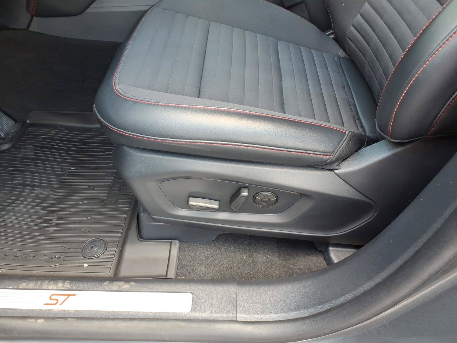 Certified 2025 Ford Explorer ST-Line w/ Premium Package RWD image 13
