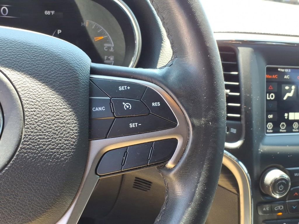 Used 2019 Jeep Grand Cherokee Laredo AWD/4WD image 18