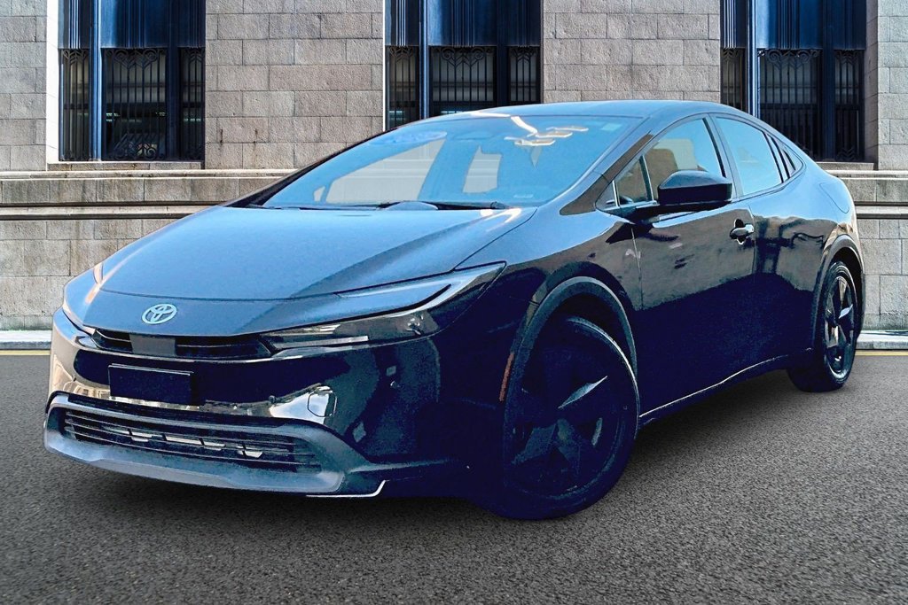 Used 2025 Toyota Prius LE FWD image 2