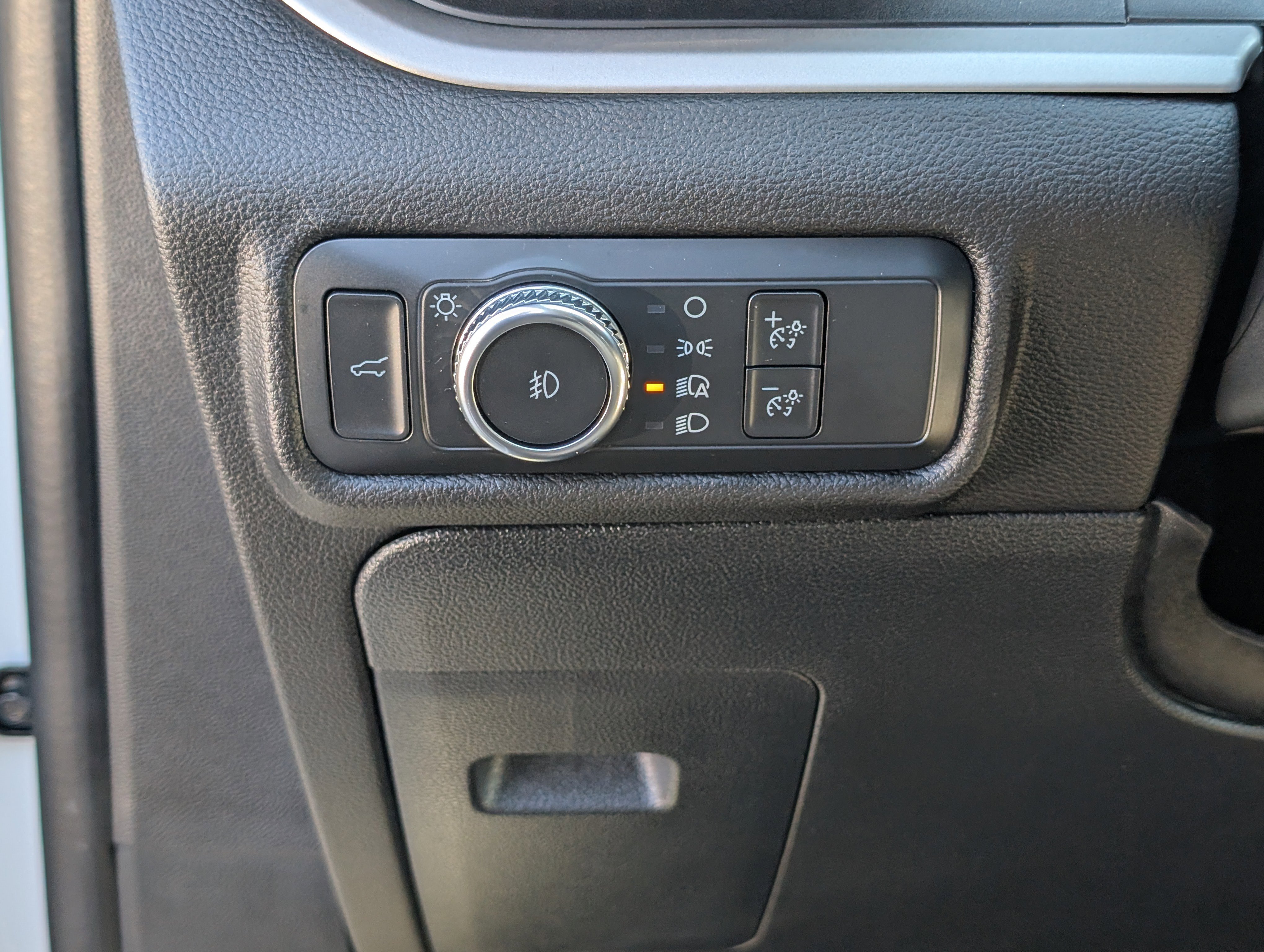 Certified 2022 Ford Explorer XLT w/ Equipment Group 202A image 25