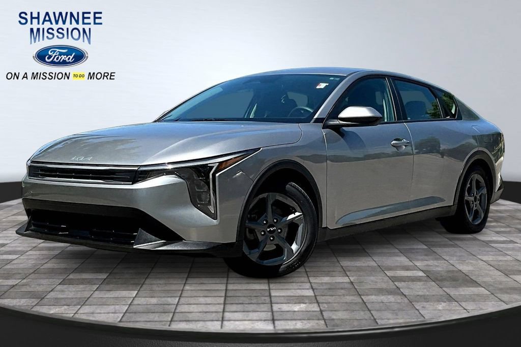 Used 2025 Kia K4 FWD image 1
