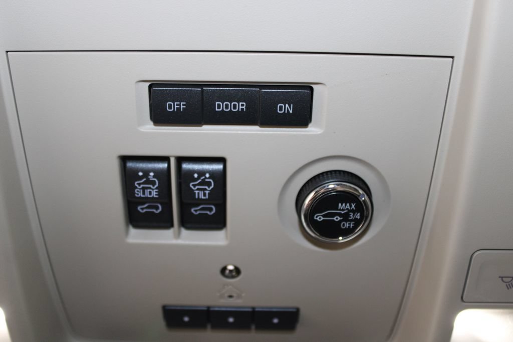Used 2020 Cadillac Escalade Premium Luxury AWD/4WD image 56