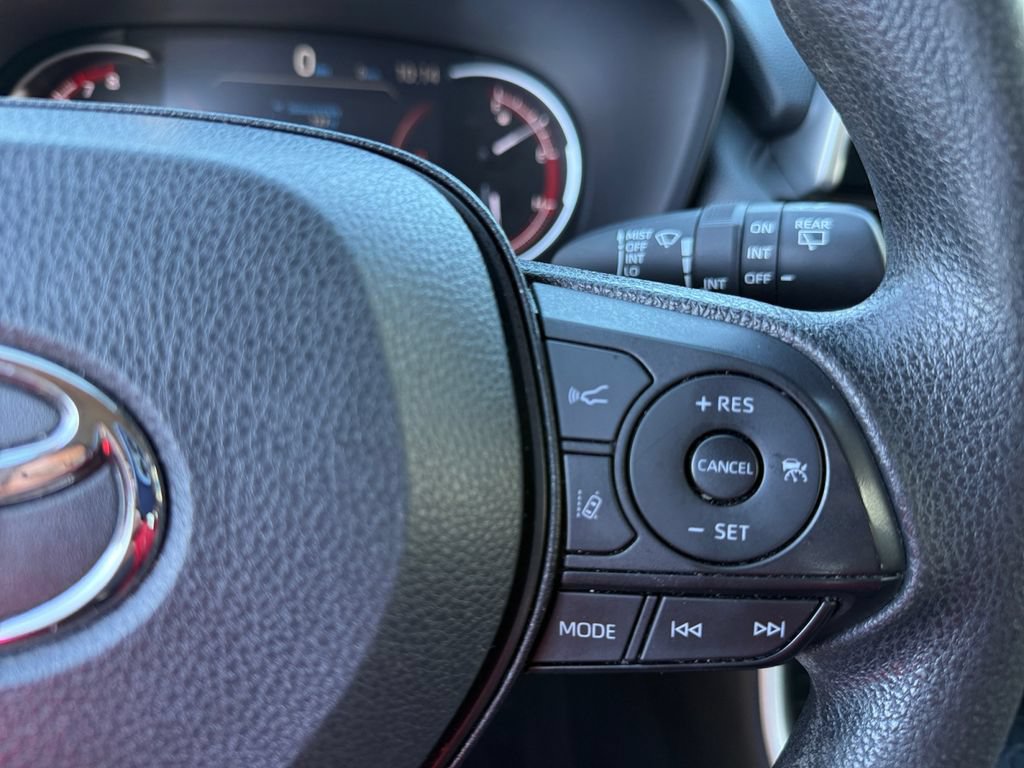 Used 2023 Toyota RAV4 XLE AWD/4WD image 20