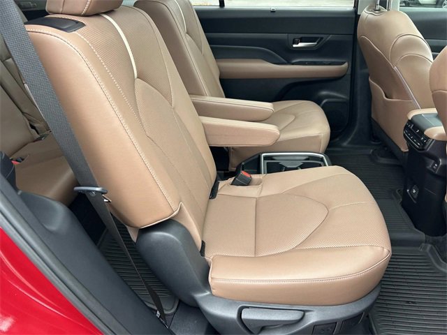 Used 2024 Toyota Grand Highlander Platinum image 27