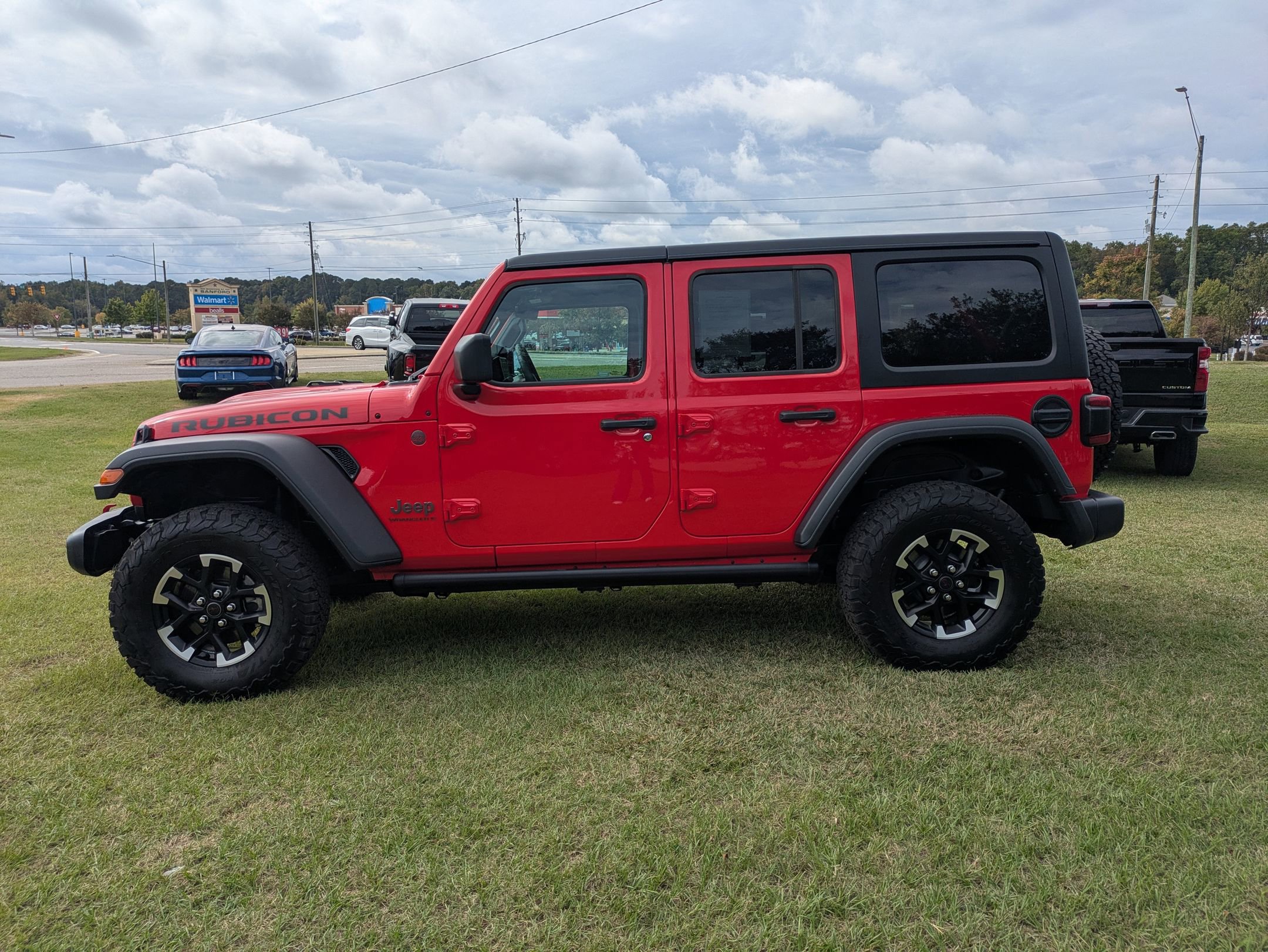 Used 2024 Jeep Wrangler Unlimited Rubicon w/ Technology Group image 7