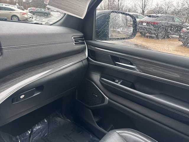 Used 2022 Jeep Wagoneer Series III AWD/4WD image 25