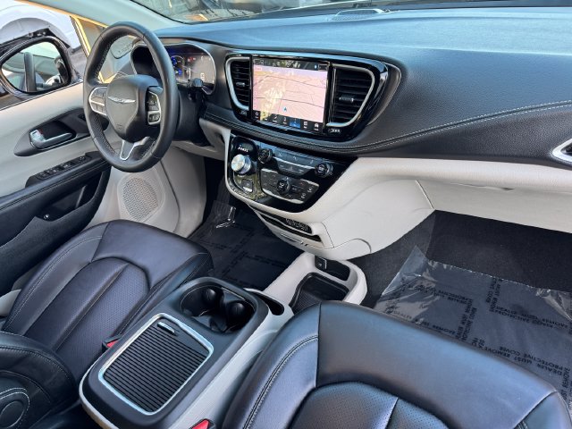 Used 2024 Chrysler Pacifica Limited FWD image 21