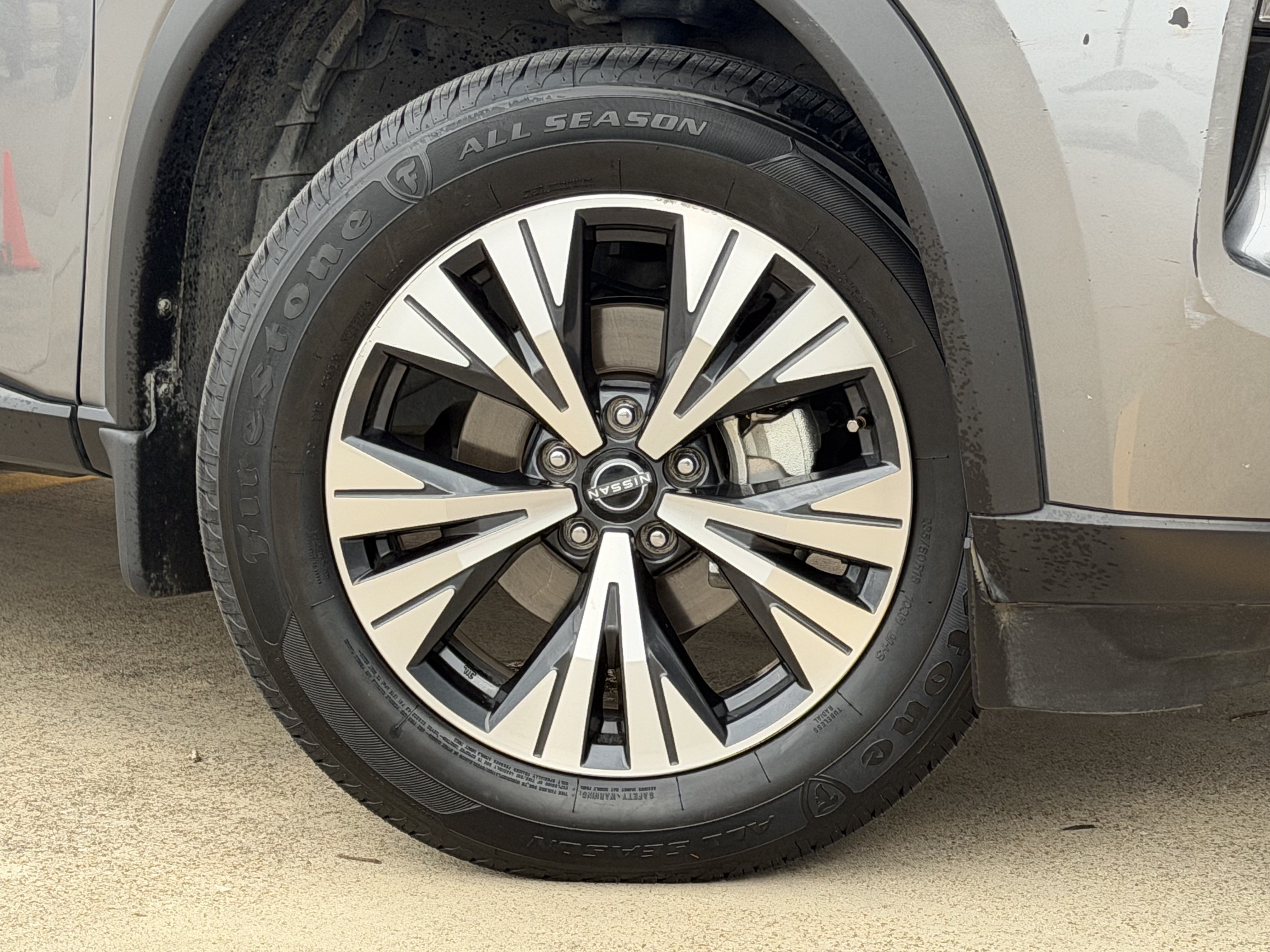 Used 2023 Nissan Rogue SV FWD image 3