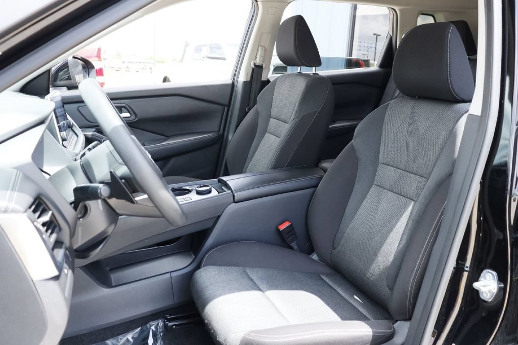 Used 2024 Nissan Rogue SV AWD/4WD image 5