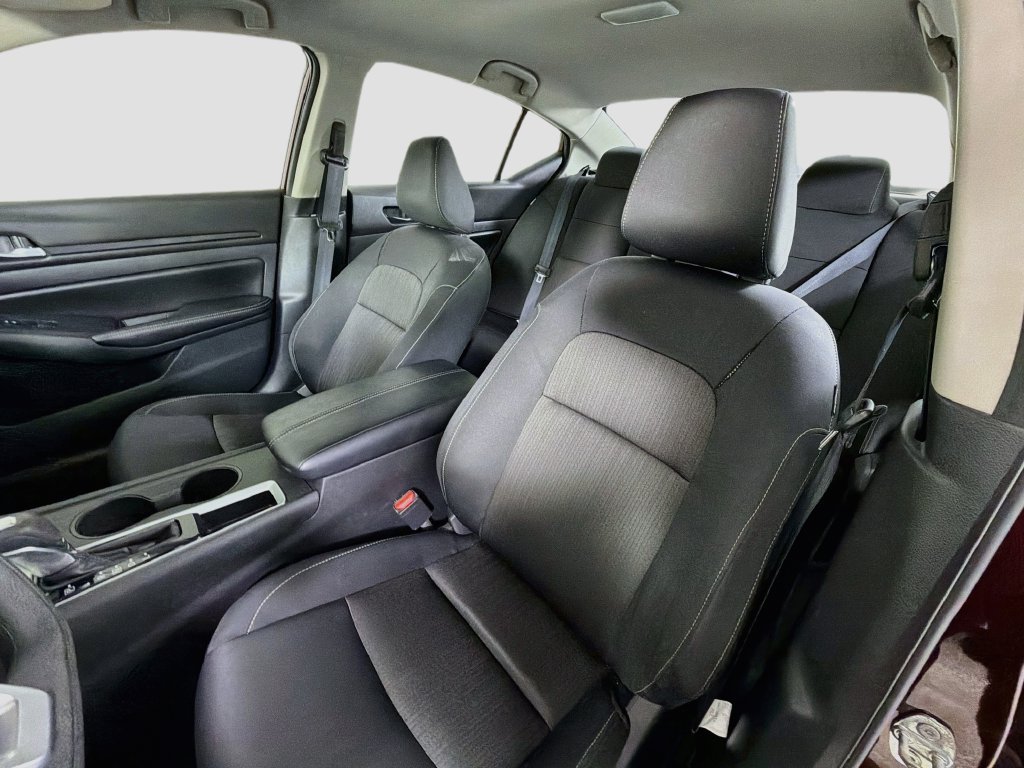 Used 2025 Nissan Altima 2.5 SV FWD image 14