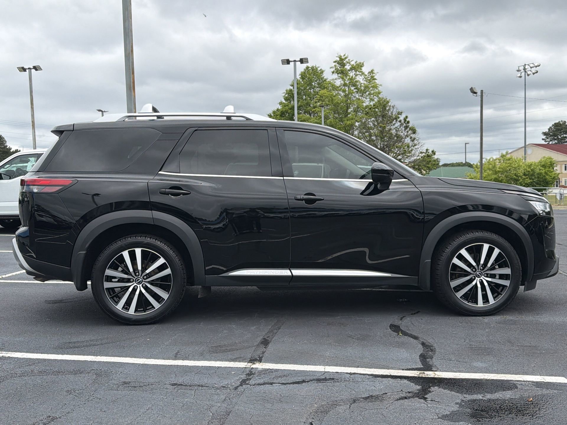 Used 2024 Nissan Pathfinder Platinum w/ Cargo Package AWD/4WD image 37
