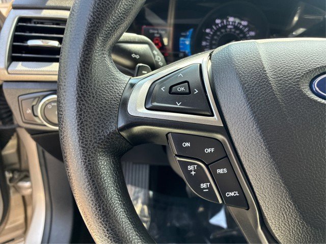 Certified 2018 Ford Fusion SE w/ Fusion SE Technology Package FWD image 22