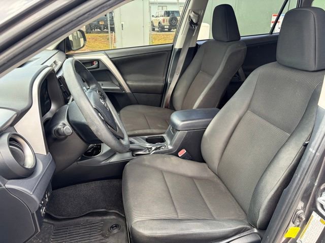 Used 2018 Toyota RAV4 LE image 14