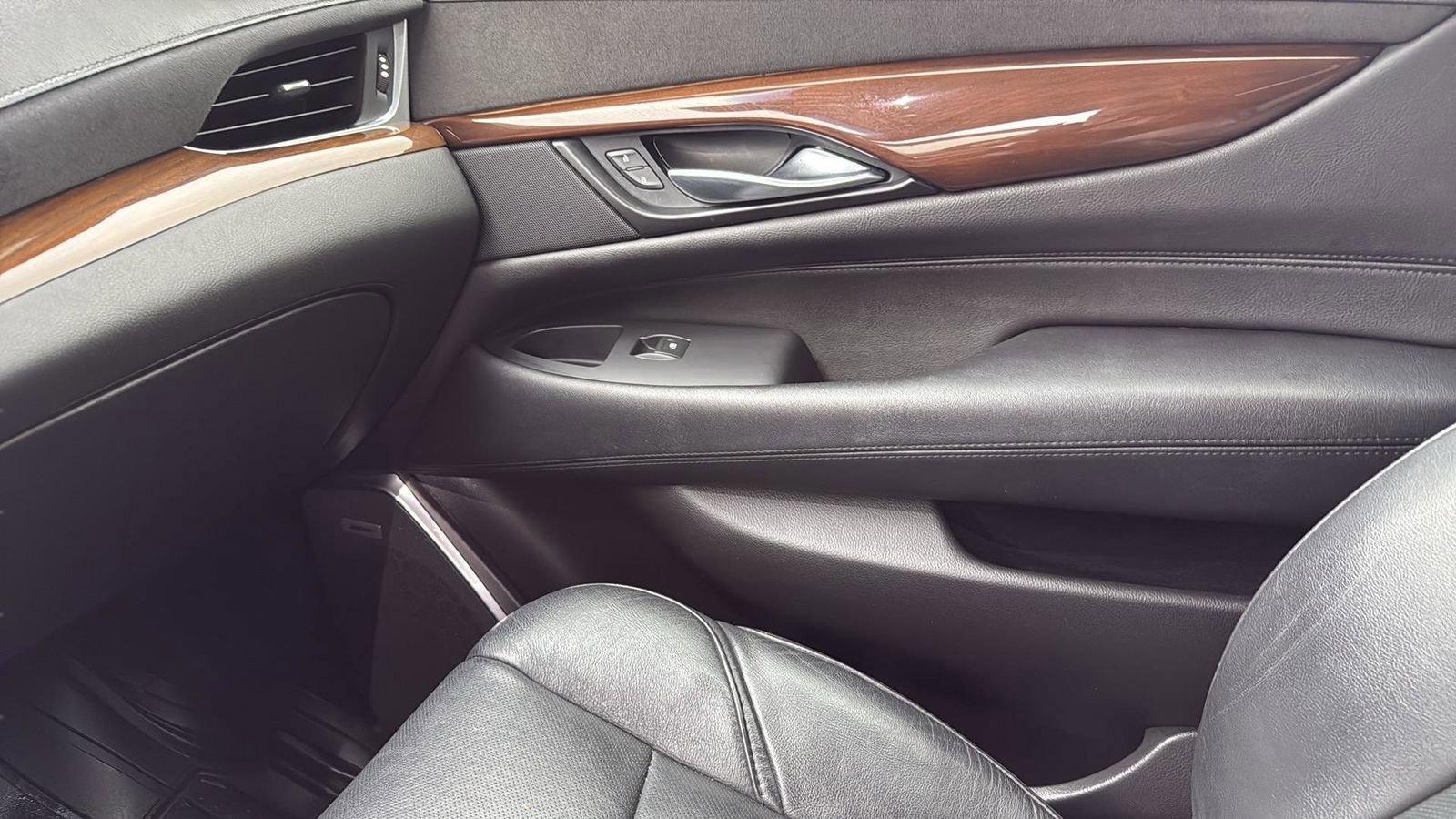 Used 2019 Cadillac Escalade Luxury image 24