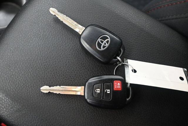 Used 2021 Toyota Tacoma SR5 AWD/4WD image 15