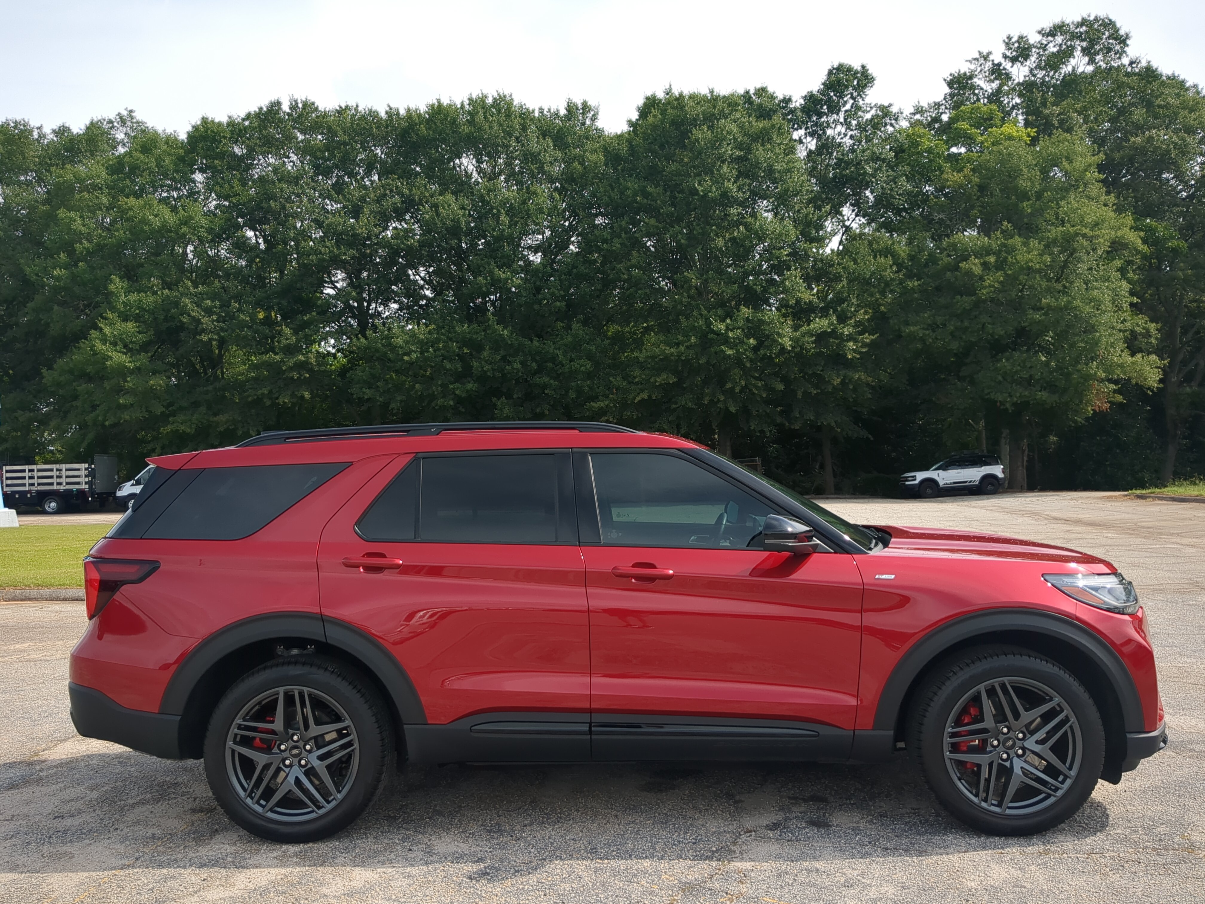 Certified 2025 Ford Explorer ST-Line w/ Premium Package AWD/4WD image 2