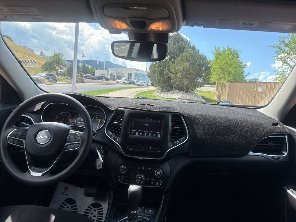 Used 2021 Jeep Cherokee Latitude FWD image 27