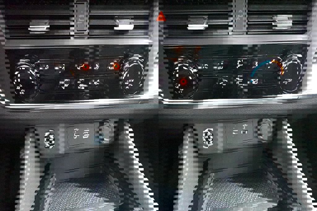 Used 2023 Nissan Rogue S image 19