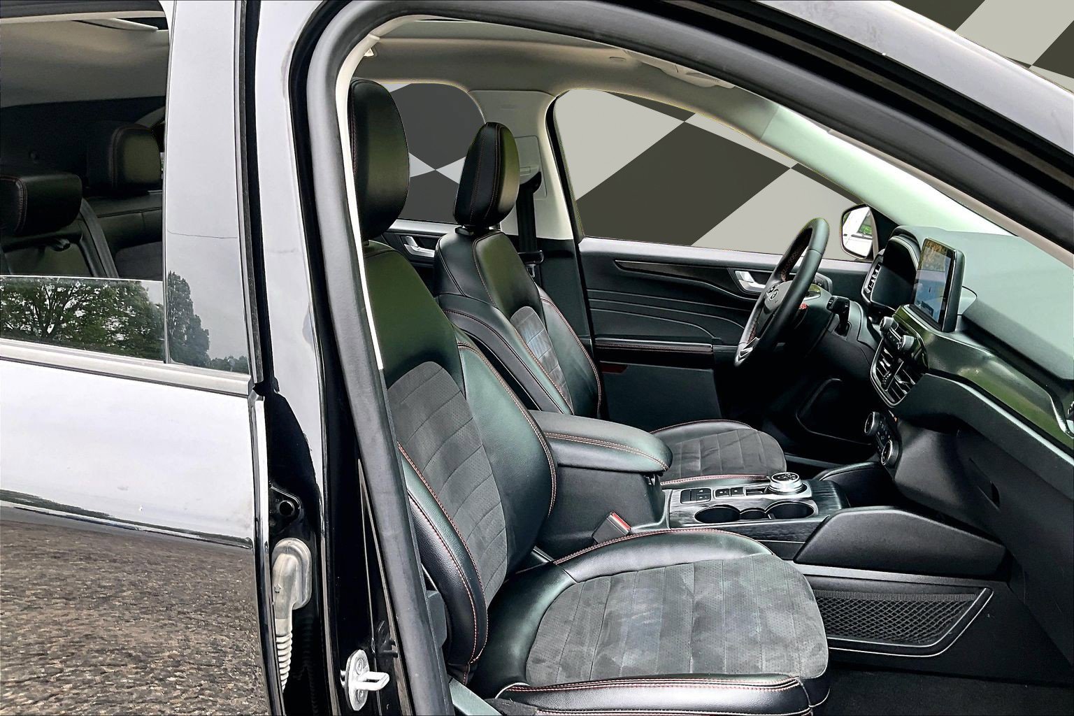 Certified 2022 Ford Escape SEL w/ SEL Stealth AWD Package image 7