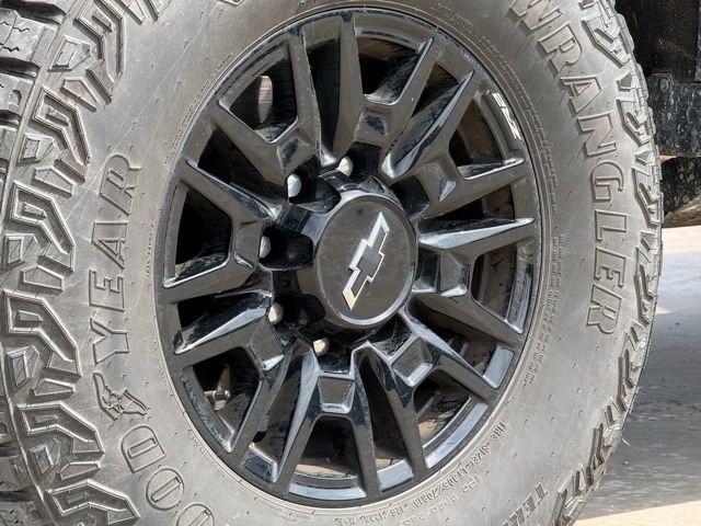 Used 2025 Chevrolet Silverado 2500 ZR2 w/ Technology Package AWD/4WD image 16
