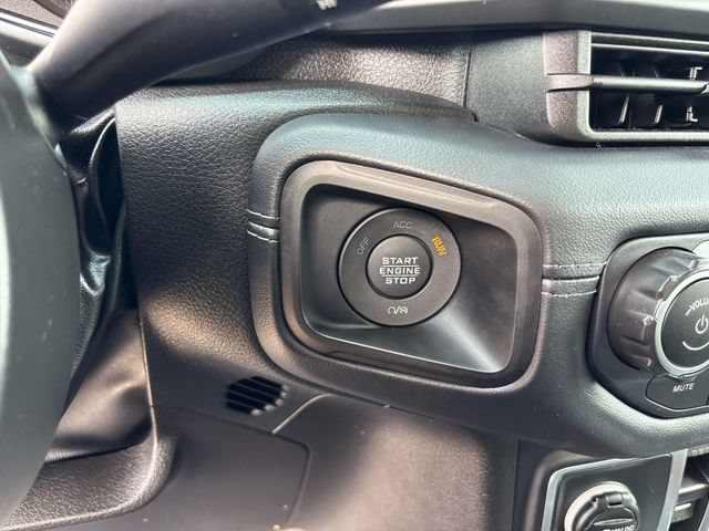 Used 2025 Jeep Gladiator Mojave w/ Safety Group AWD/4WD image 33