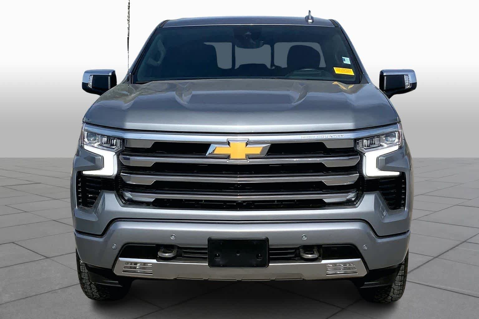 Used 2023 Chevrolet Silverado 1500 High Country w/ Technology Package AWD/4WD image 3
