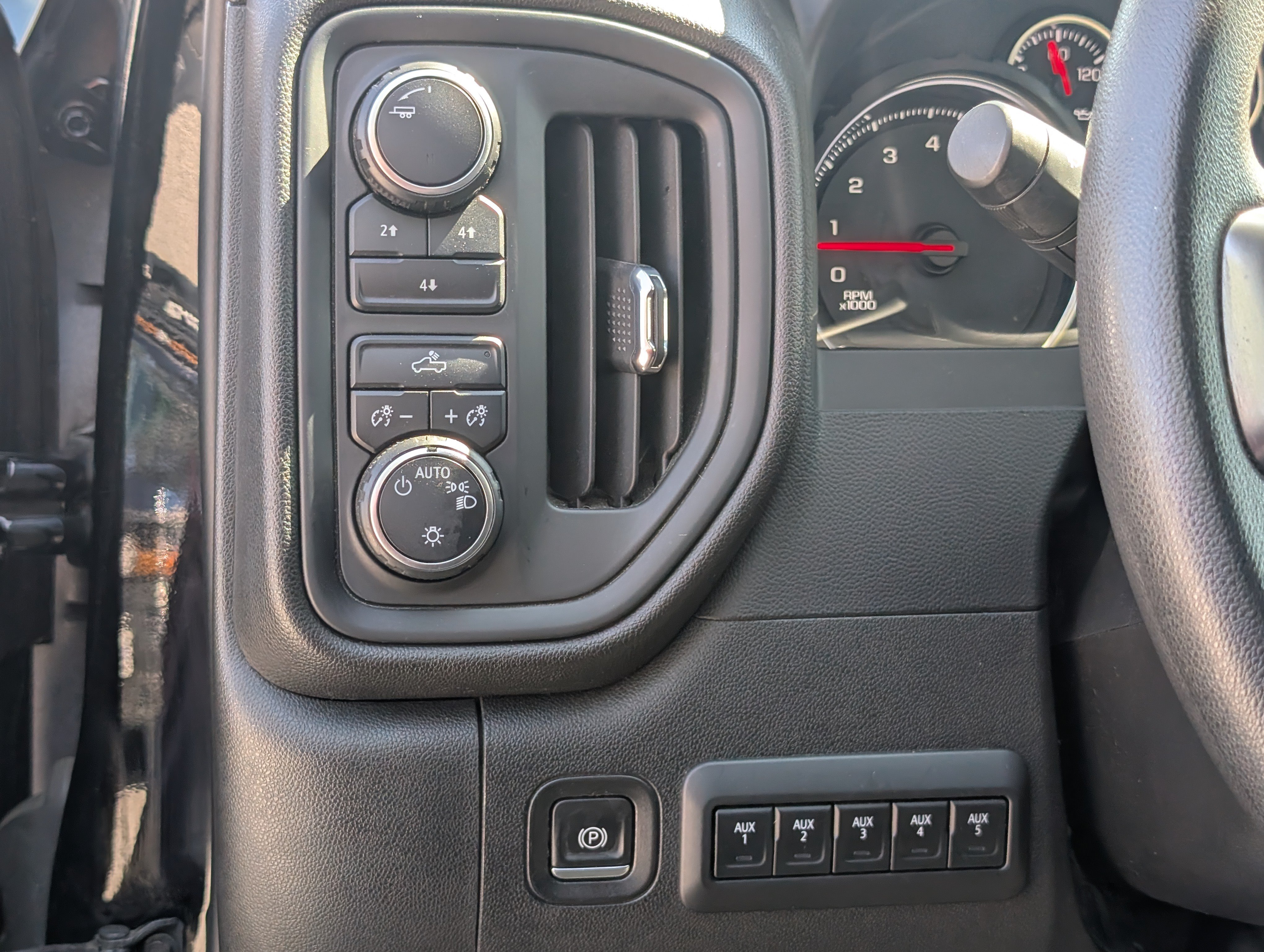 Used 2022 Chevrolet Silverado 2500 Custom w/ Gooseneck/5TH Wheel Package AWD/4WD image 21