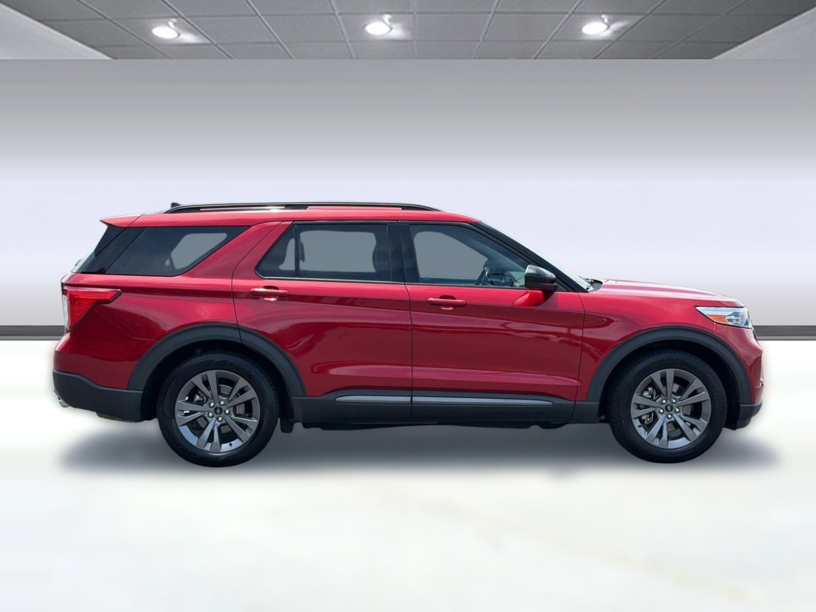 Certified 2022 Ford Explorer XLT w/ Equipment Group 202A RWD image 8
