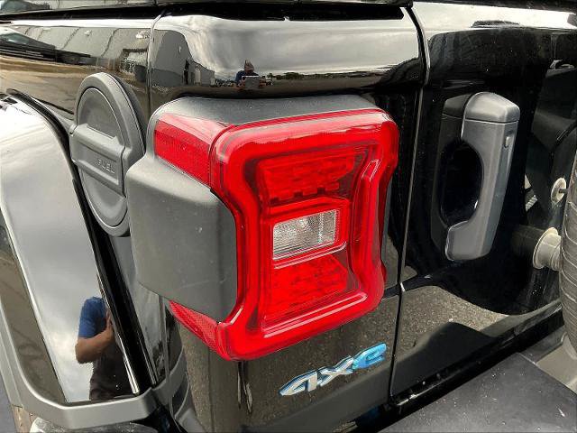 Used 2024 Jeep Wrangler Unlimited Sahara AWD/4WD image 25