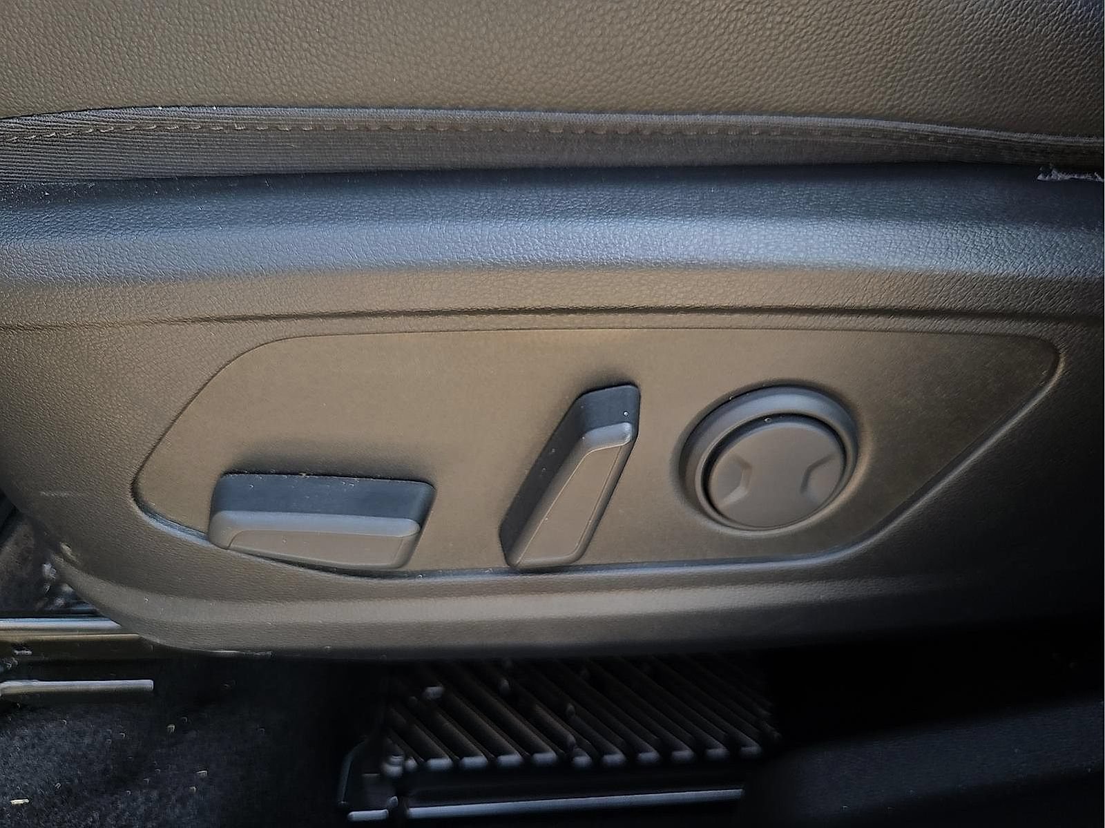 Used 2025 Hyundai Tucson Limited FWD image 14