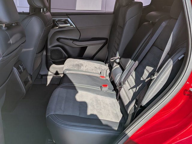 Used 2024 Mitsubishi Outlander SE FWD image 32